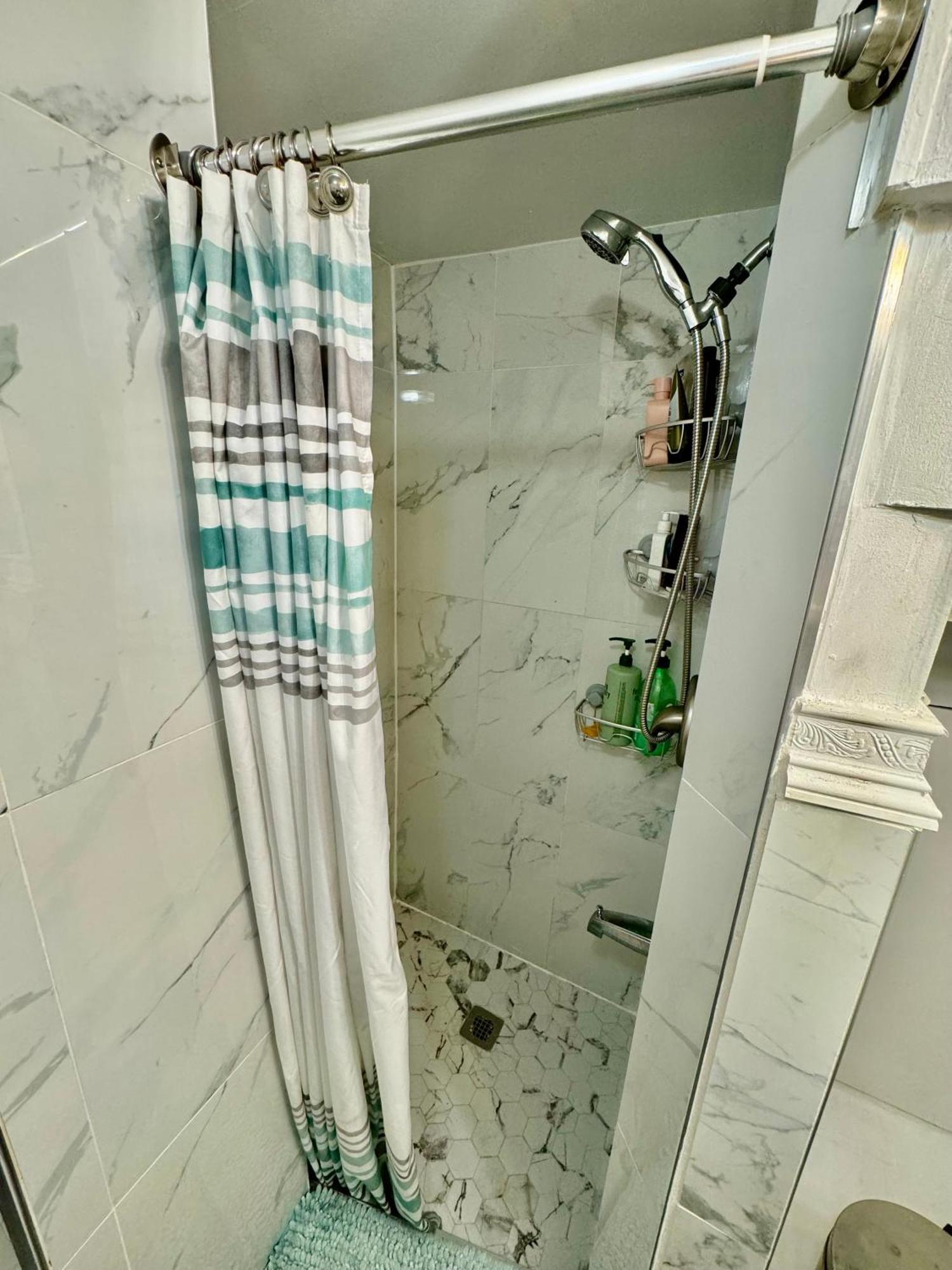 Private Tiny Room On The 1St Floor With Shared Bathroom Near Airport And Downtown Seattte Сиэтл Экстерьер фото